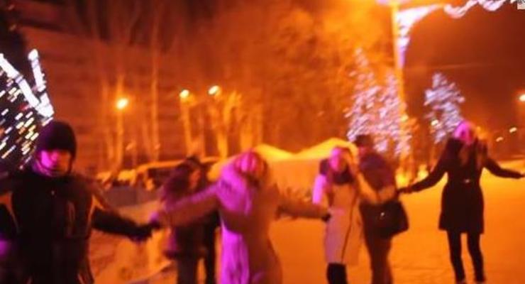 В центре Донецка в Новый год танцевали под песню "Я хочу перемирия"