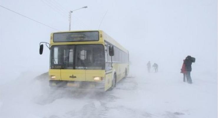 На Одесчине из снежного плена освободили автобус с туристами