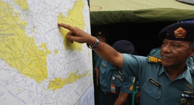 Спасатели возобновили поиски самолета AirAsia в Яванском море