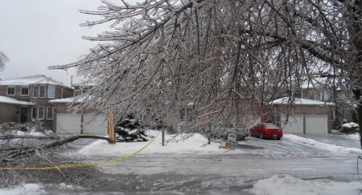 Ледяной шторм оставил без света около 150 тысяч домов в Канаде