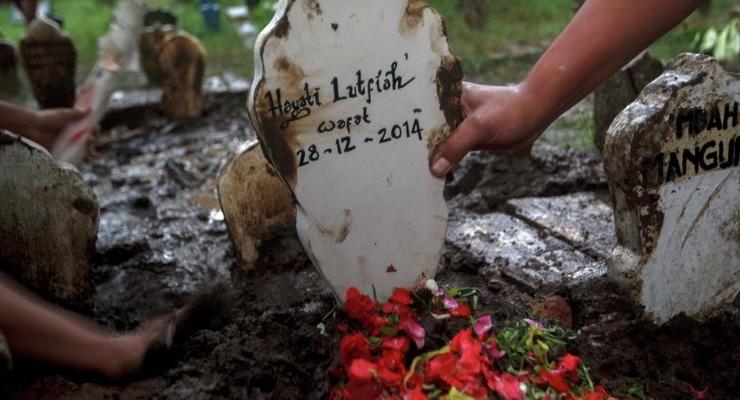 Семьи погибших в авиакатастрофе AirAsia получат по 24 тысячи долларов