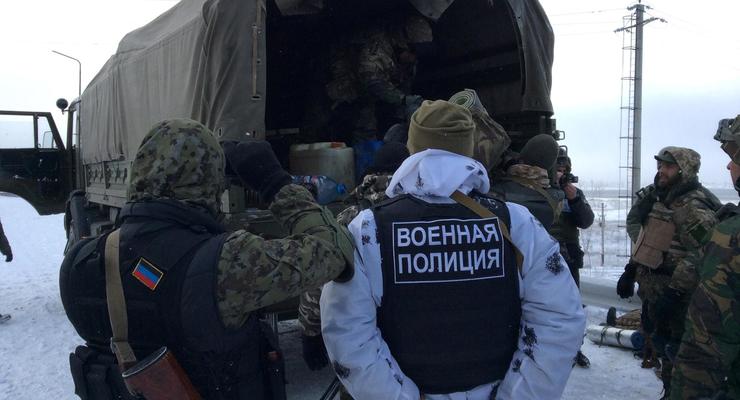Минобороны показало обыск "киборгов" сепаратистами в аэропорту Донецка
