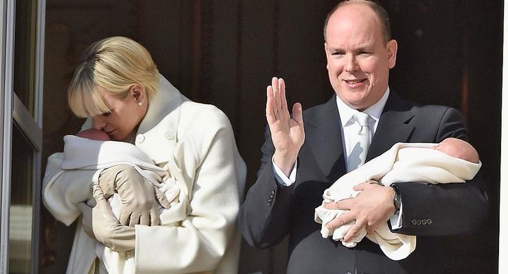 Принц и княгиня Монако впервые представили своих детей-близнецов