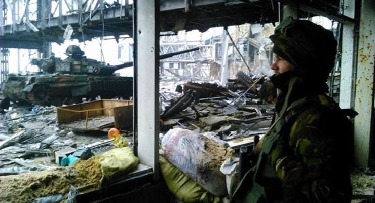 Из аэропорта Донецка эвакуировали шесть раненых бойцов