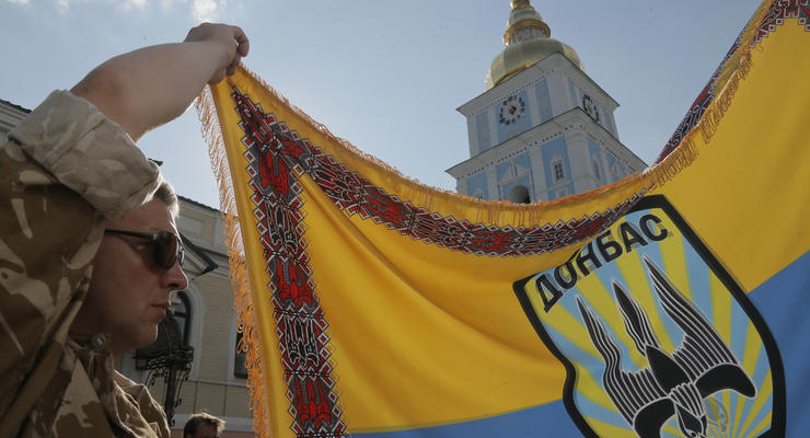 В Киеве бойцы батальона Донбасс требуют их отправки в зону АТО