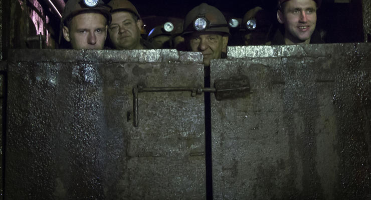 В Донецке обесточена шахта "Засядько", под землей 364 шахтера