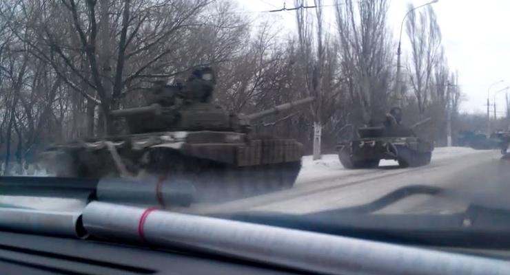 В сети появилось видео колонны военной техники у Краснодона