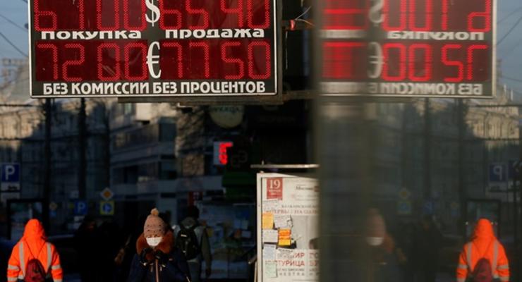 Доллар в России растет на фоне падения цены нефти