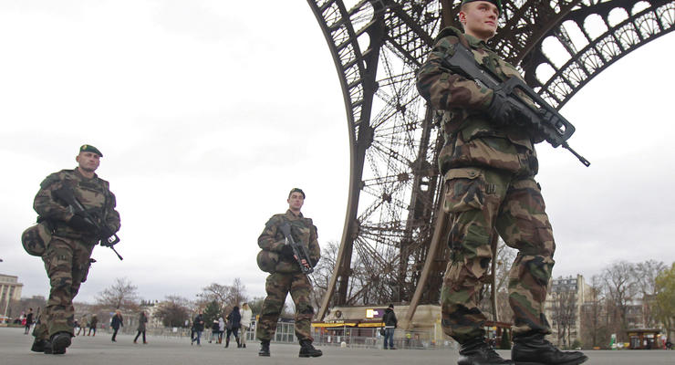 Франция будет привлекать резервистов для борьбы с террором
