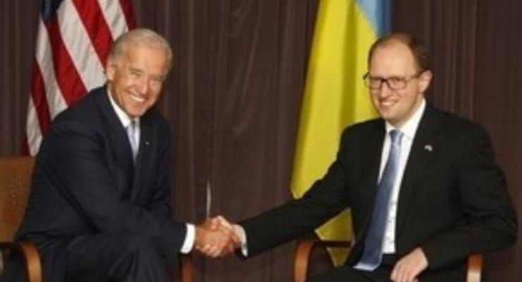 Яценюк обсудил с Байденом финансовую помощь Украине