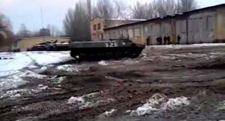 Сепаратисты выложили в сеть видео "дрифта" на военной технике