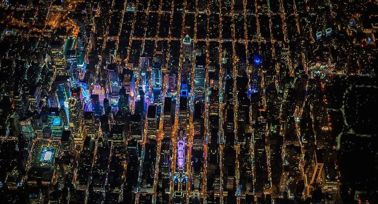 Фотограф показал ночной Нью-Йорк с высоты в два километра