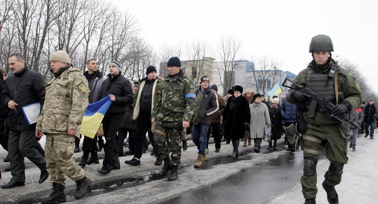Марш мира в Волновахе прошел с украинскими военными