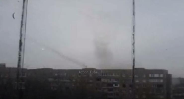 "Отстрелялись и тикать": В сети появилось видео, как стреляют из жилых районов Донецка