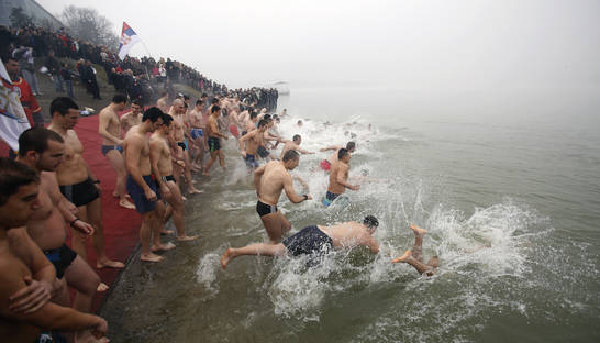 Крещение 2015: как ныряют православные всего мира