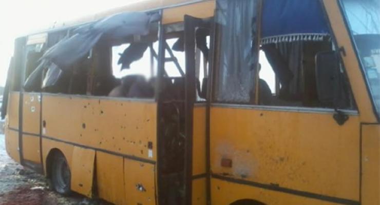 Обстрел под Волновахой: водитель автобуса считает, что взорвалась мина