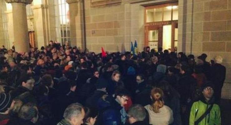 В Цюрихе протестовали против выступления Порошенко - СМИ