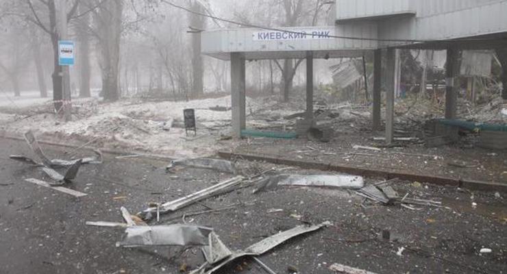 В Донецке снаряд попал в остановку, есть жертвы среди гражданских