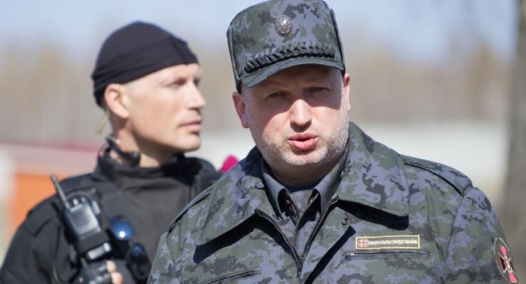 Турчинов попал под обстрел на Донбассе - соцсети