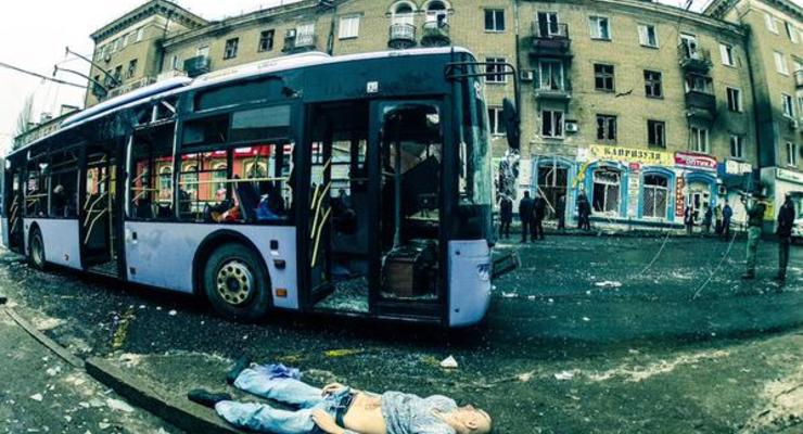 Обнародованы новые видео с места обстрела троллейбуса в Донецке. 18+