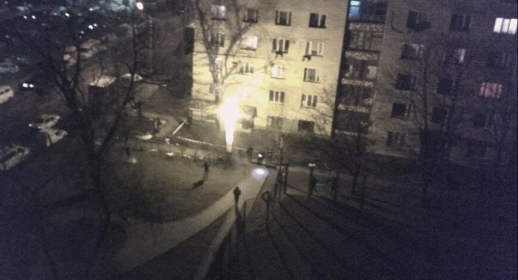 В Киеве во дворе жилого дома прогремел взрыв - СМИ
