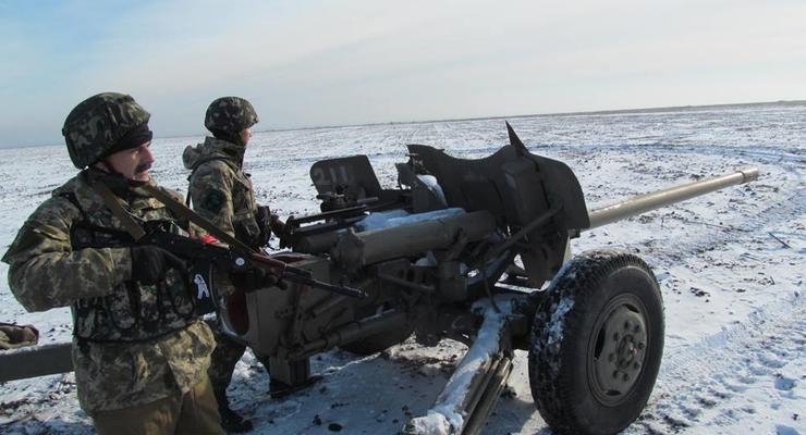 Под Горловкой военные стянули дополнительную артиллерию - "Азов"
