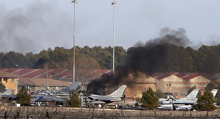 Во время учений НАТО разбился самолет, есть погибшие