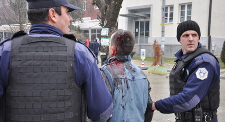 Столкновения в Косово: минимум 80 раненых и задержанный мэр столицы