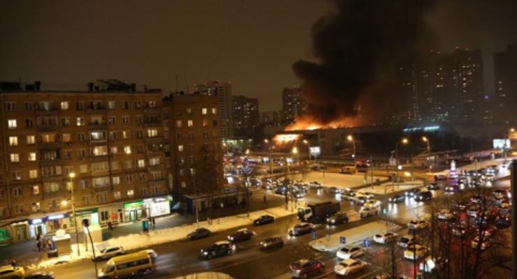 В Москве горит одна из самых крупных библиотек России