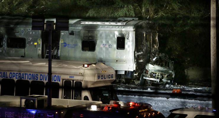 Семь человек погибли при столкновении с поездом в Нью-Йорке