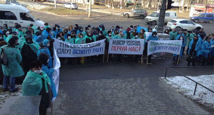 Врачи Института рака протестуют против действий Минздрава: перекрыто движение