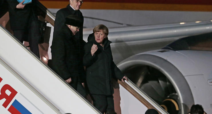 Итоги дня: Меркель и Олланд в гостях у Путина и обвал гривны