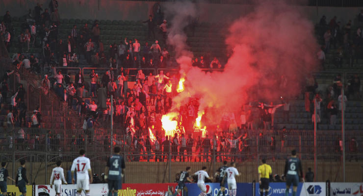 В результате драки на стадионе в Каире погибли 22 человека