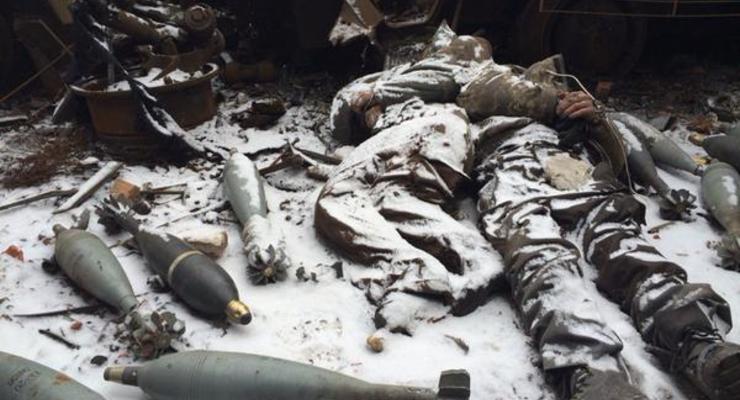 Британский журналист нашел тела солдат со связанными руками