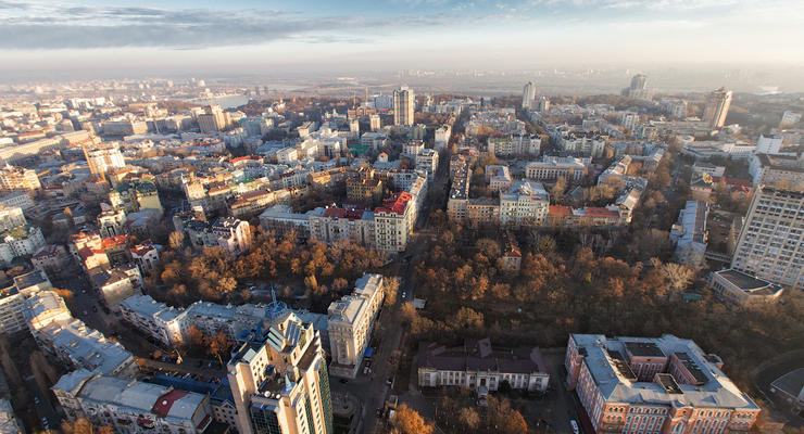 На месте незаконных ларьков в Киеве будут сажать деревья