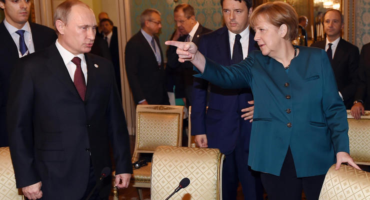 Меркель призвала Путина повлиять на сепаратистов