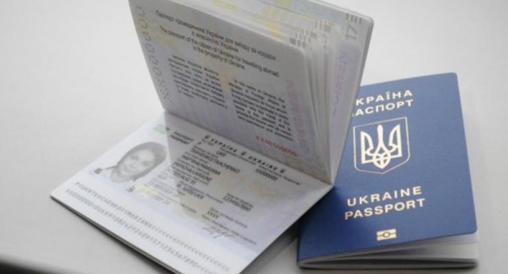 С новыми паспортами до сих пор есть проблемы, посольство Латвии не принимает документы