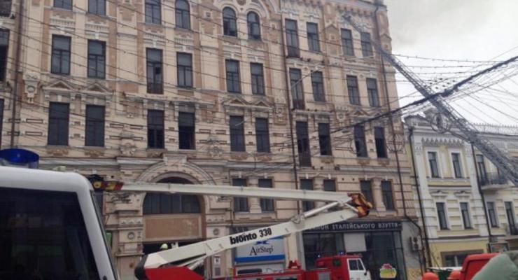 Названы причины масштабного пожара в старинном доме в центре Киева
