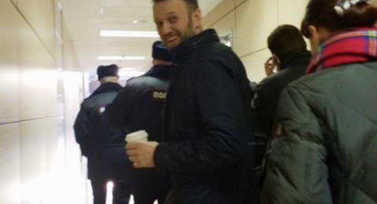 Навального снова задержали, теперь в офисе