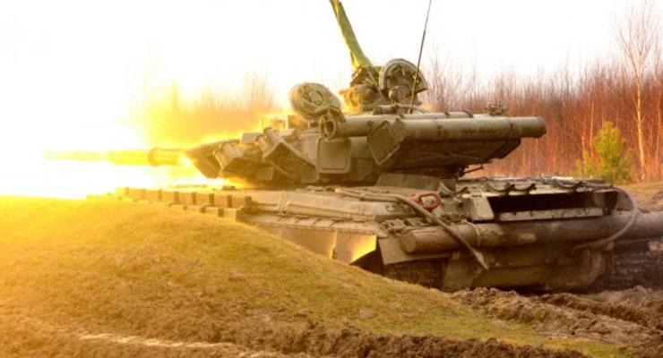 У Новоазовска зафиксировано передвижение 20 танков РФ – штаб АТО
