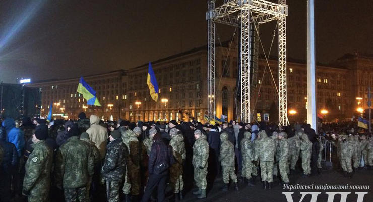 За ограждения на Майдан Незалежности пропускают не всех