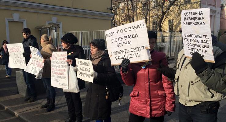 "Люди, что с вами?" В Москве протестуют против агрессии РФ в Украине