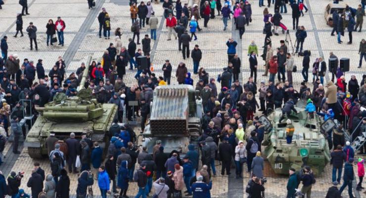 В Киеве открыли выставку российской военной техники, которая поедет в Гаагу