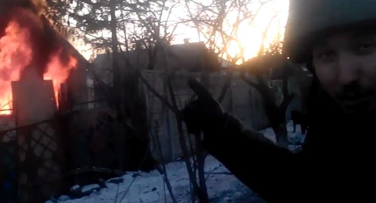 Российские террористы сняли на видео, как они грабят поселок