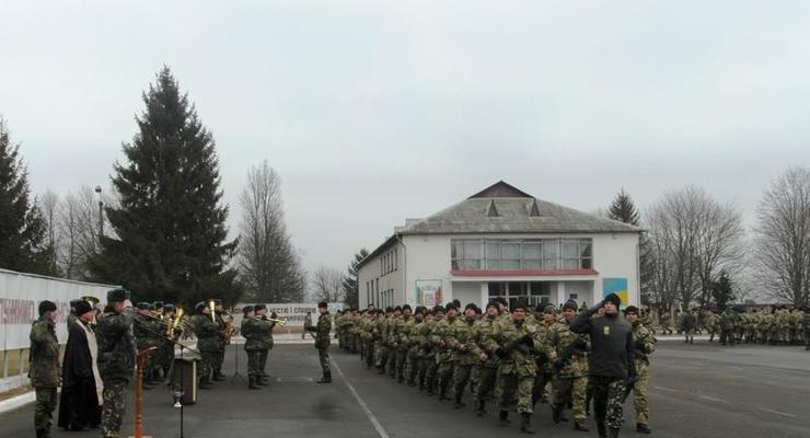Сотни мобилизованных в ряды ВСУ приняли присягу на верность Украине