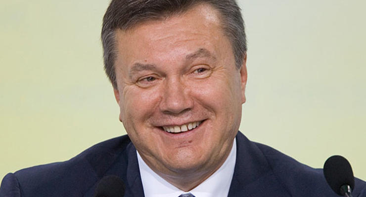 Янукович написал статью о Майдане и о том, как остановить войну