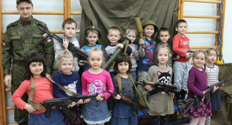 "День ополченца" в детском саду Петербурга: кто и зачем это организовал