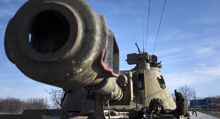 Захарченко заявил об отводе с передовой 90% тяжелого вооружения
