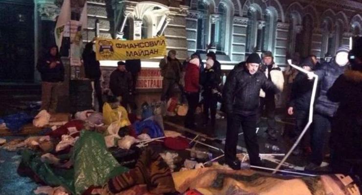 Итоги 26 февраля: Разгон Финансового Майдана и обыск в Печерском суде