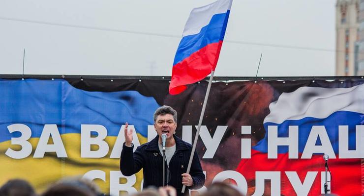 Немцов хотел показать доказательства присутствия войск РФ на Донбассе - Порошенко